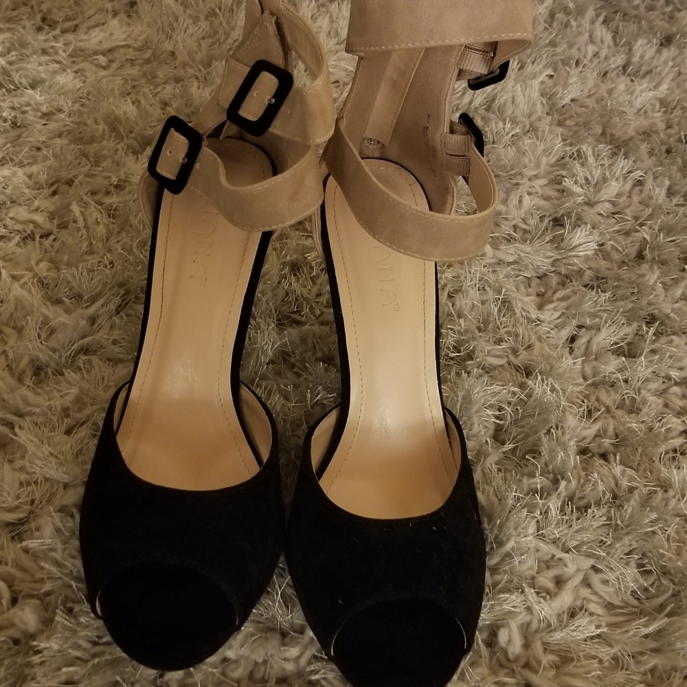 Sandals - Picture 2 of 7